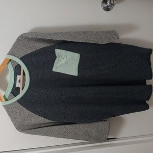 Men's size large 3/4 sleeve tee
